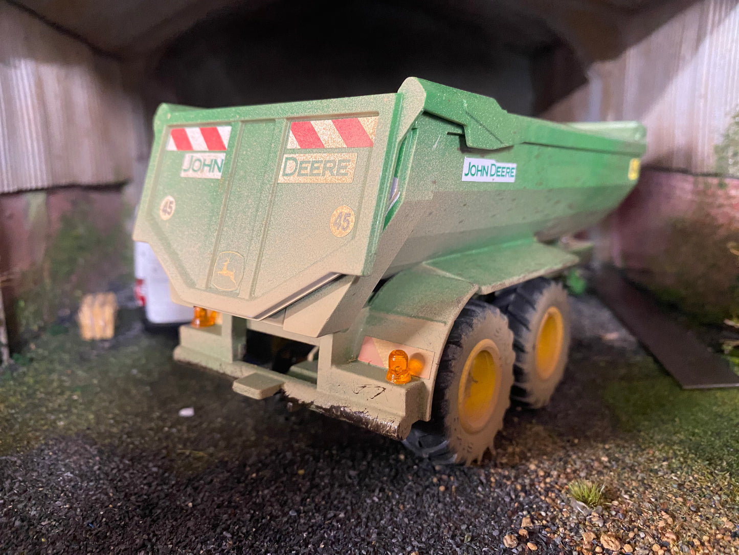 Weathered John Deere tipping Trailer conversion 1:32 scale BOXED