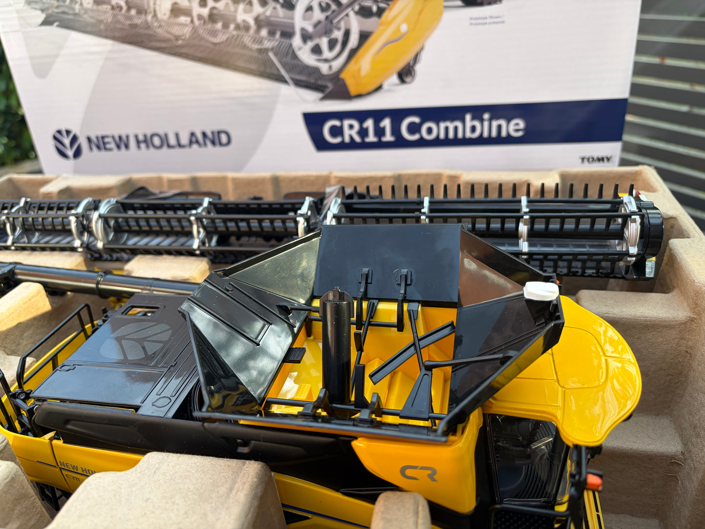 REDUCED Britains Prestige New Holland CR11 Combine Harvester 43403 New Boxed 1:32 Scale