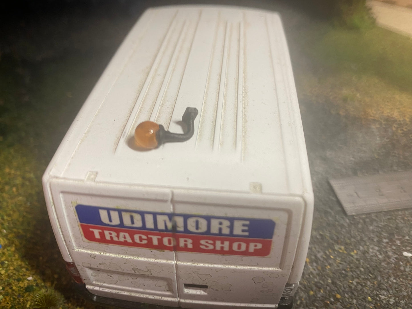 Beacon light tractor truck 1:32 scale Curraghee type 1