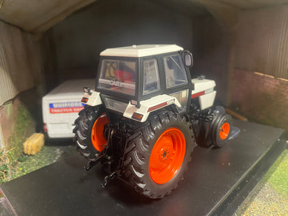 Universal Hobbies CASE International 1594 2wd Tractor BOXED 1:32 scale UH5361