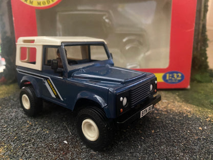 Britains Land rover Defender 1:32 scale  obsolete 9507