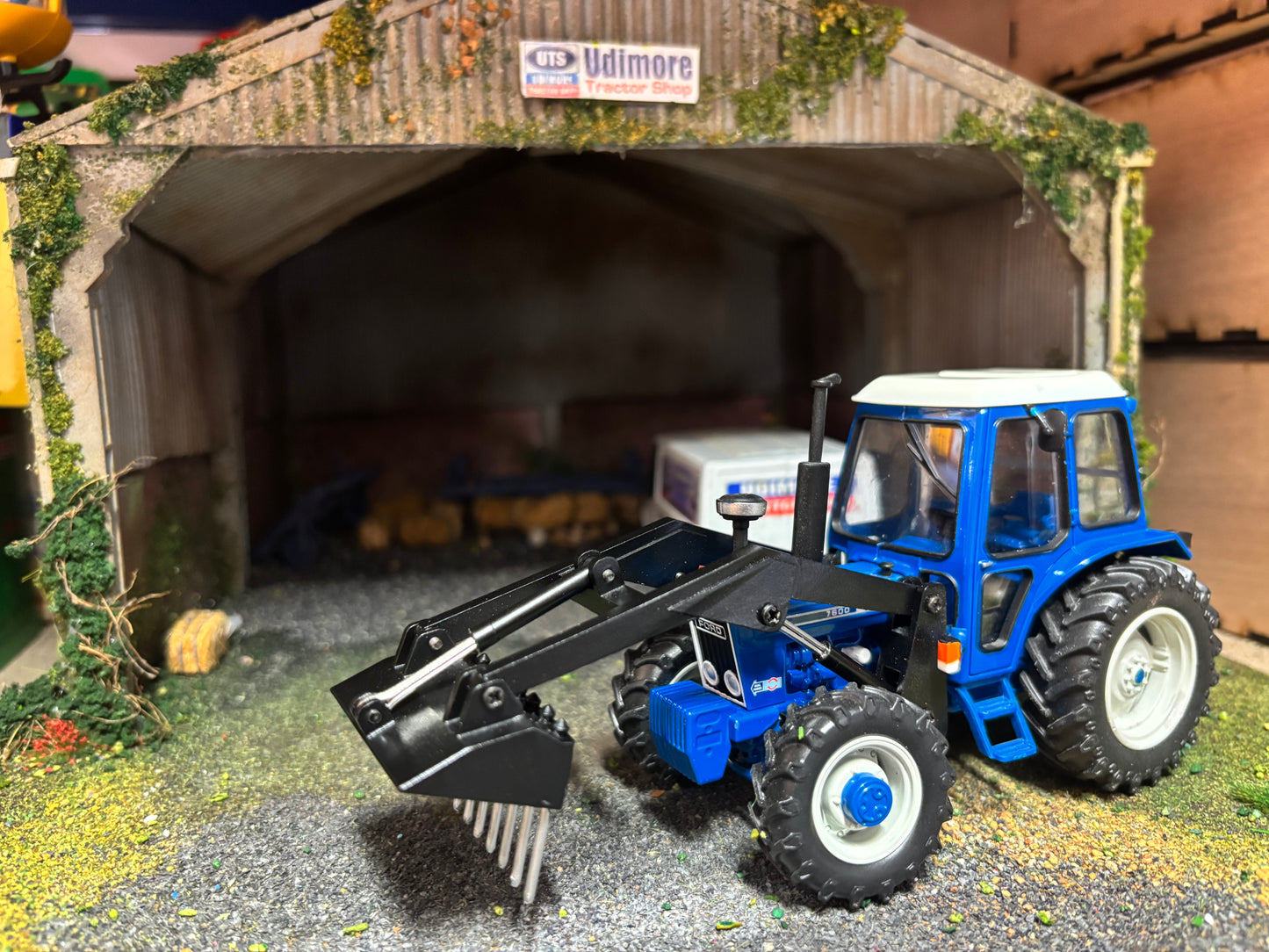 Ford 7600 4wd Tractor with front loader Conversion Muck,manure, Silage Fork 1:32 scale