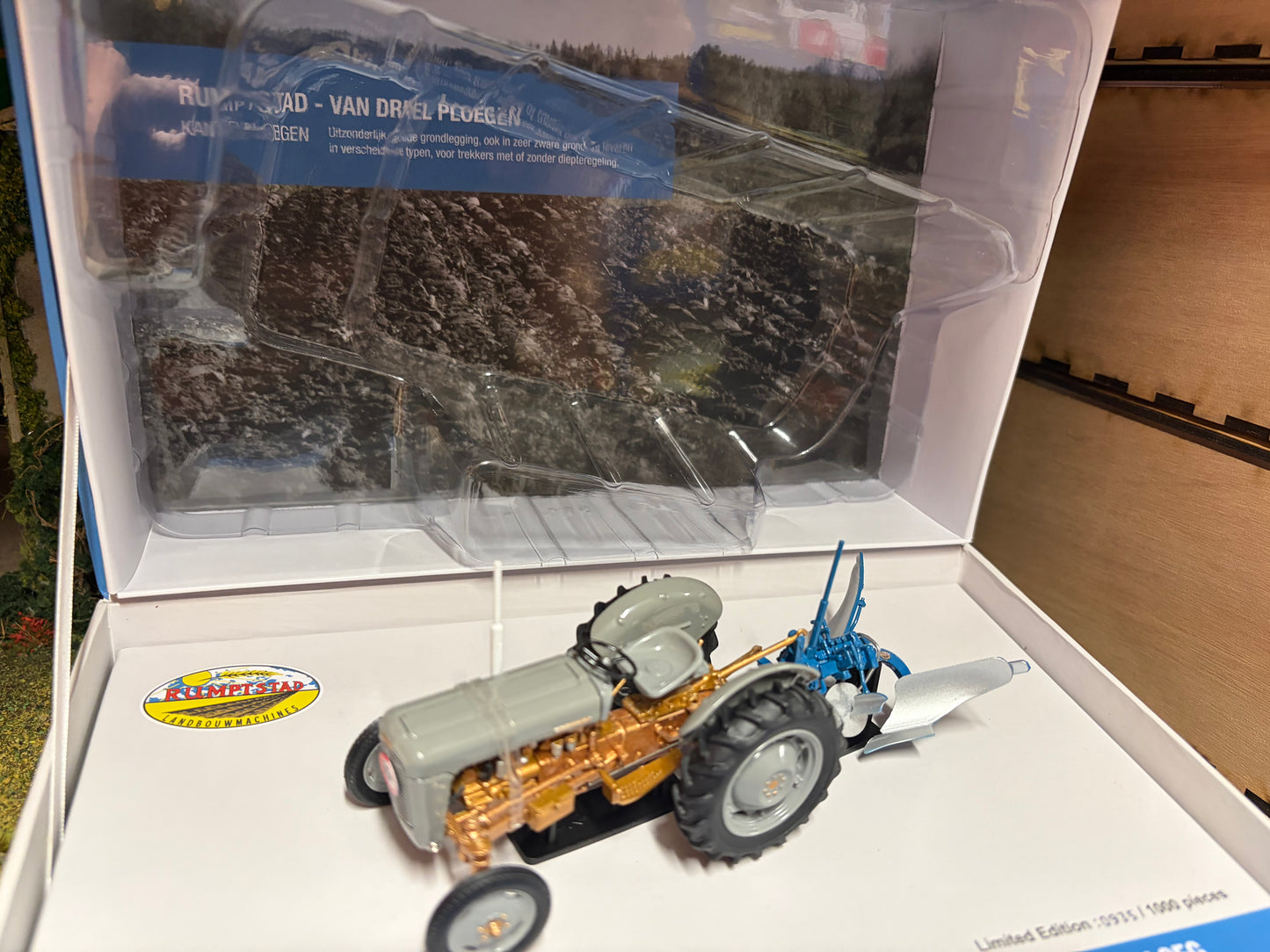 Universal Hobbies Ferguson FE35 Tractor with Rumptstad Plough Set UH5363 Limited Edition Obsolete 1:32 Scale