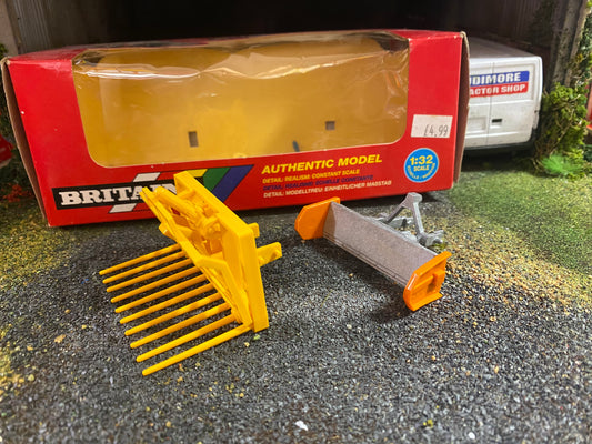 9561 Vintage Britains Slurry scraper and Buck Rake set 1:32 scale obsolete