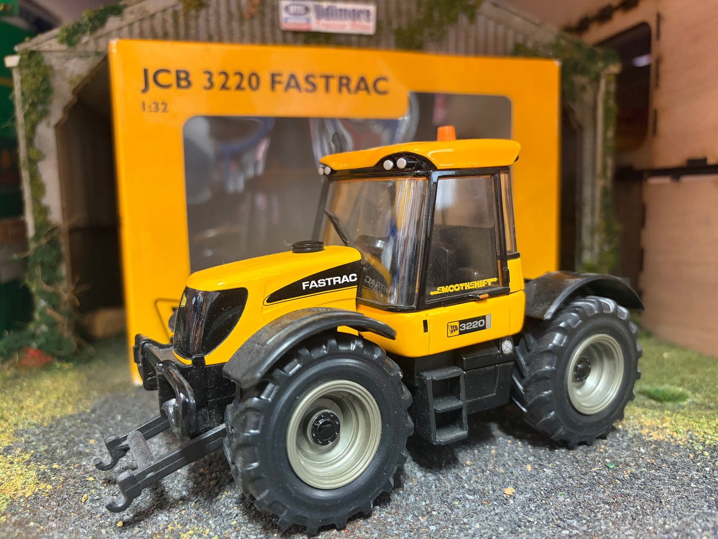 Vintage Britains JCB Fastrac 3220 Tractor 42019 BOXED Obsolete 1:32 Scale (2005)