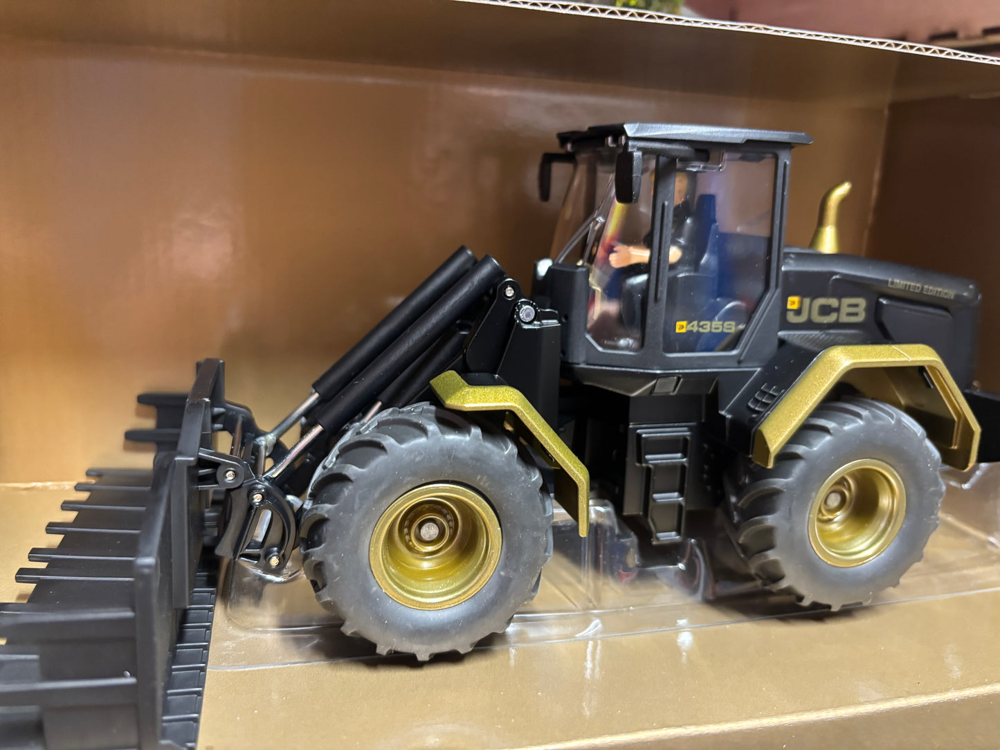 Limited Edition BLACK GOLD JCB 435S Agri Wheel Loader 1:32 scale boxed Siku 3663S new