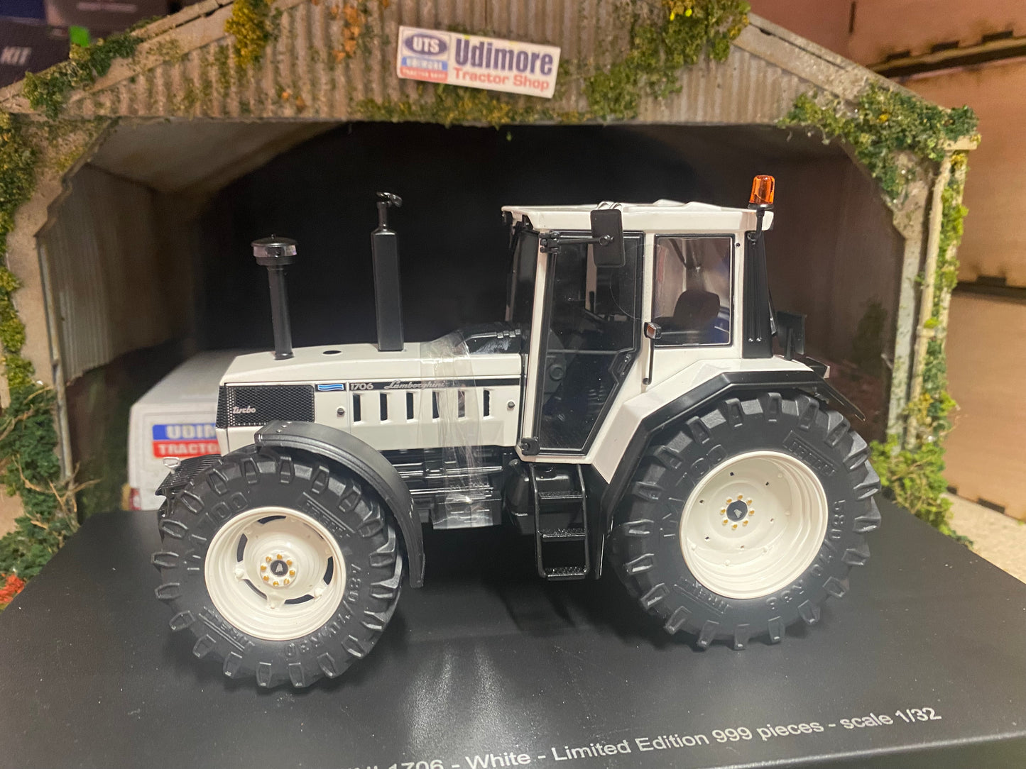 Lamborghini 1706 Gen II Tractor 1:32 scale Boxed ROS 302099 lambo