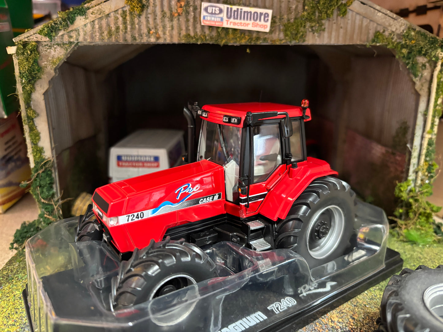 REP136 Replicagri CASE IH Magnum 7240 Pro Duals tractor 1:32 scale Boxed