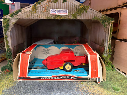 9556 Vintage Britains New Holland 376 Baler 1:32 scale Obsolete Straw box