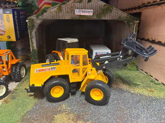 9509 VINTAGE Britains Log Master Timber Grapple Tractor 1:32 scale obsolete