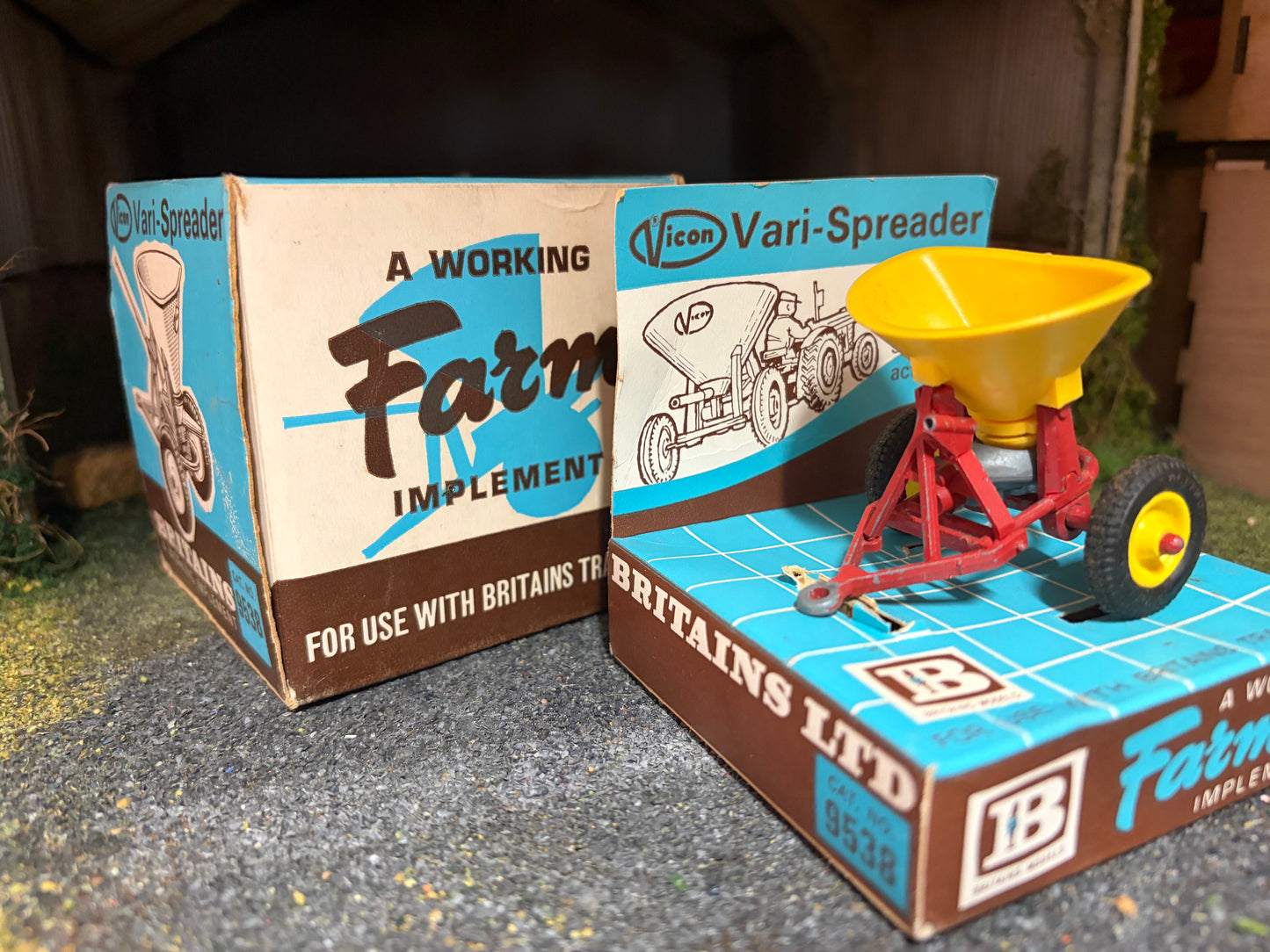 Vintage Britains Vicon Vari Spreader 9538 First Edition Box Obsolete 1:32 Scale