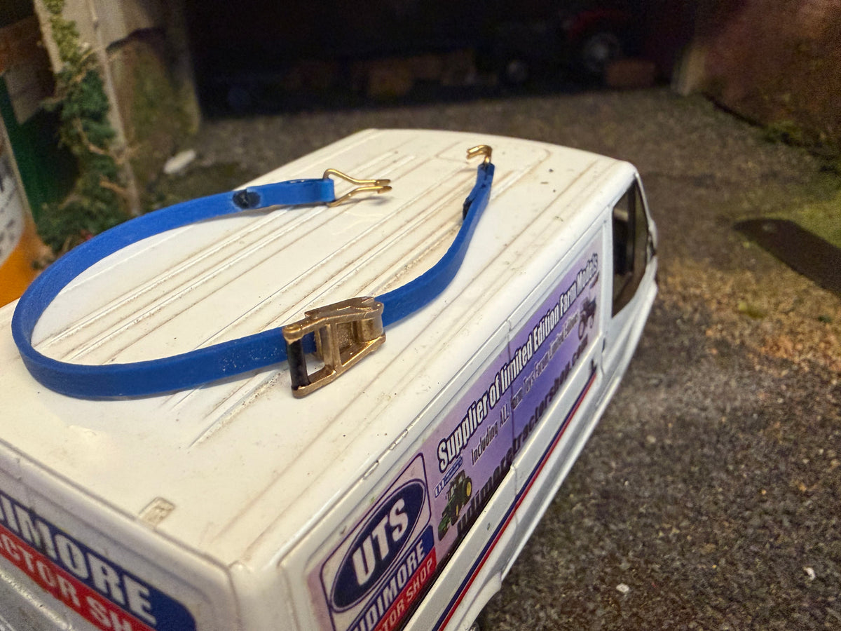 Blue Elastic Ratchet Straps with Brass Hooks – 150mm – 1:32 Scale