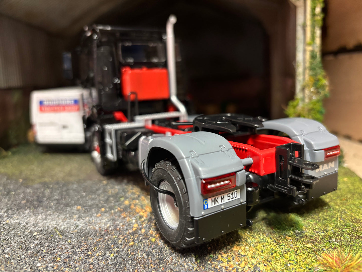 Wiking MAN TGS 18.510 4 x 4 2 axle Truck Lorry BLACK 1:32 scale Boxed