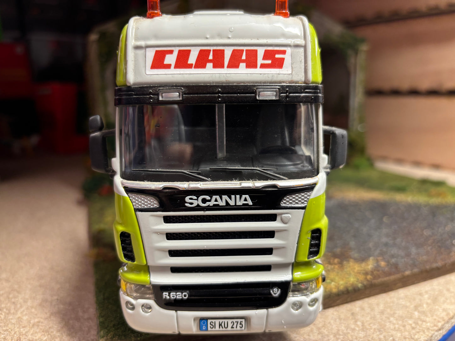 Scania R620 Truck Low Loader Conversion in CLAAS colours 1/32 farming models 1:32 scale SIKU