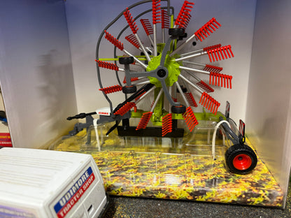 Britains 43427 Claas Liner 2900 Double Rotor Swath Rake 1:32 Scale