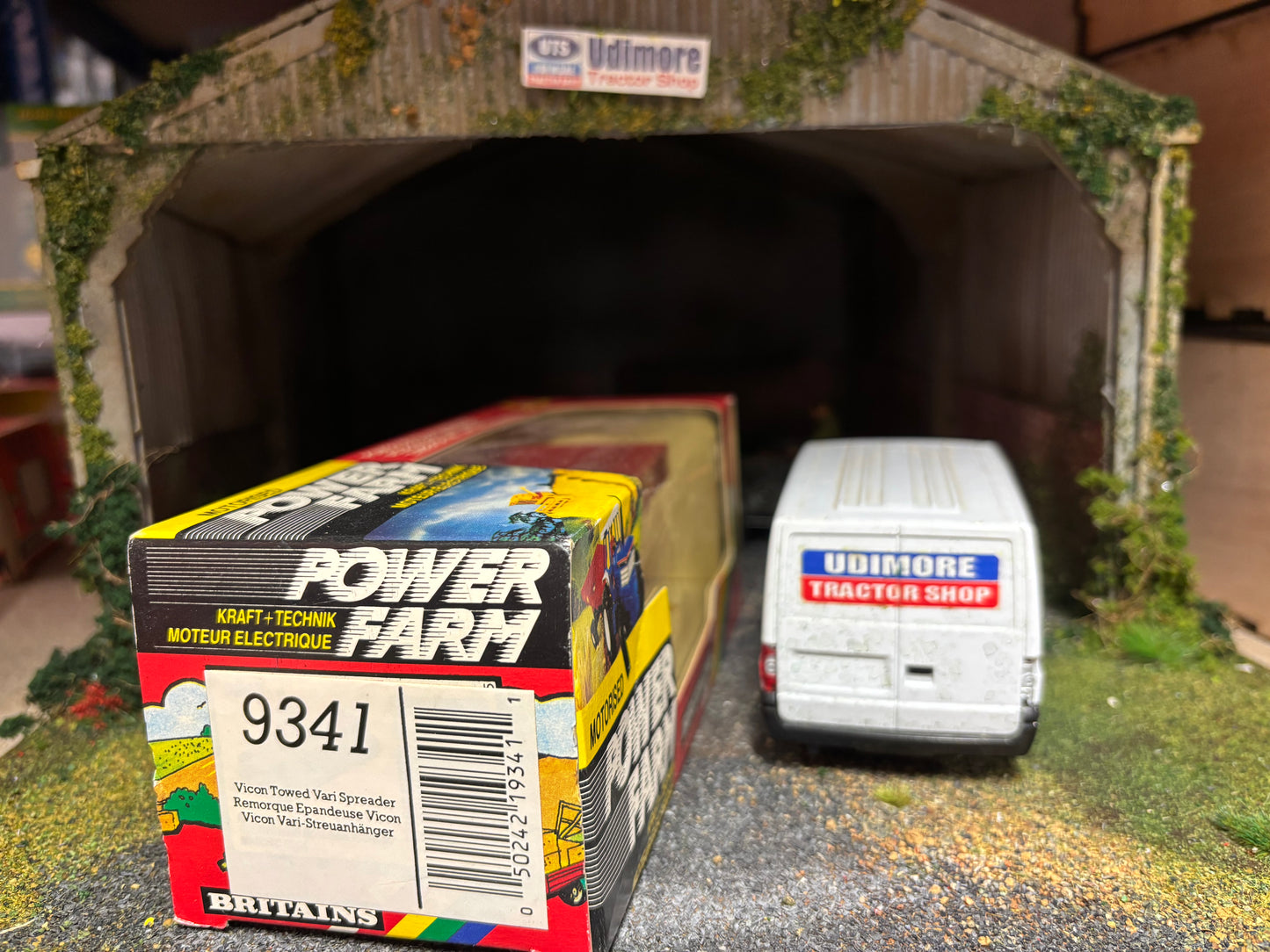 9341 Britains Power Farm Vicon Vari Spreader 1:32 BOXED obsolete