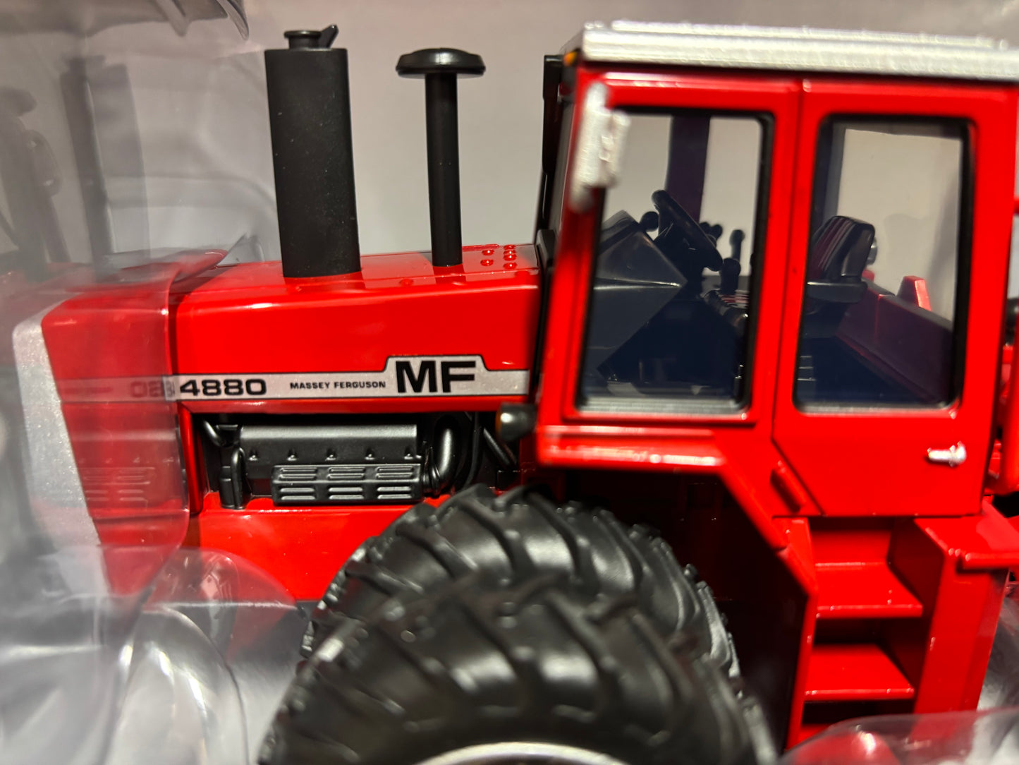 Massey Ferguson 4880 Prestige Tractor 1:32 scale ERTL  16439