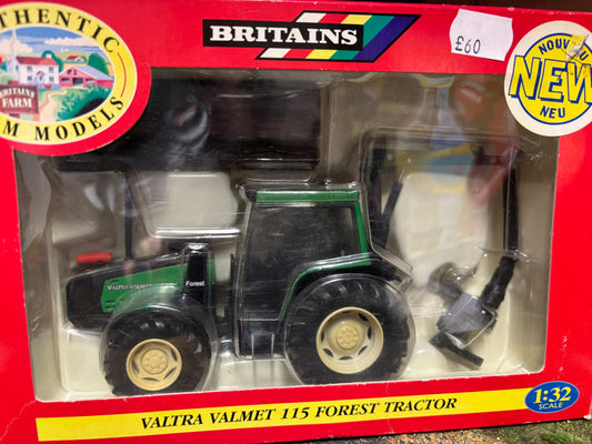 Britains Valtra Valmet 115 Forest winch logs Forestry Tractor 1:32 scale boxed