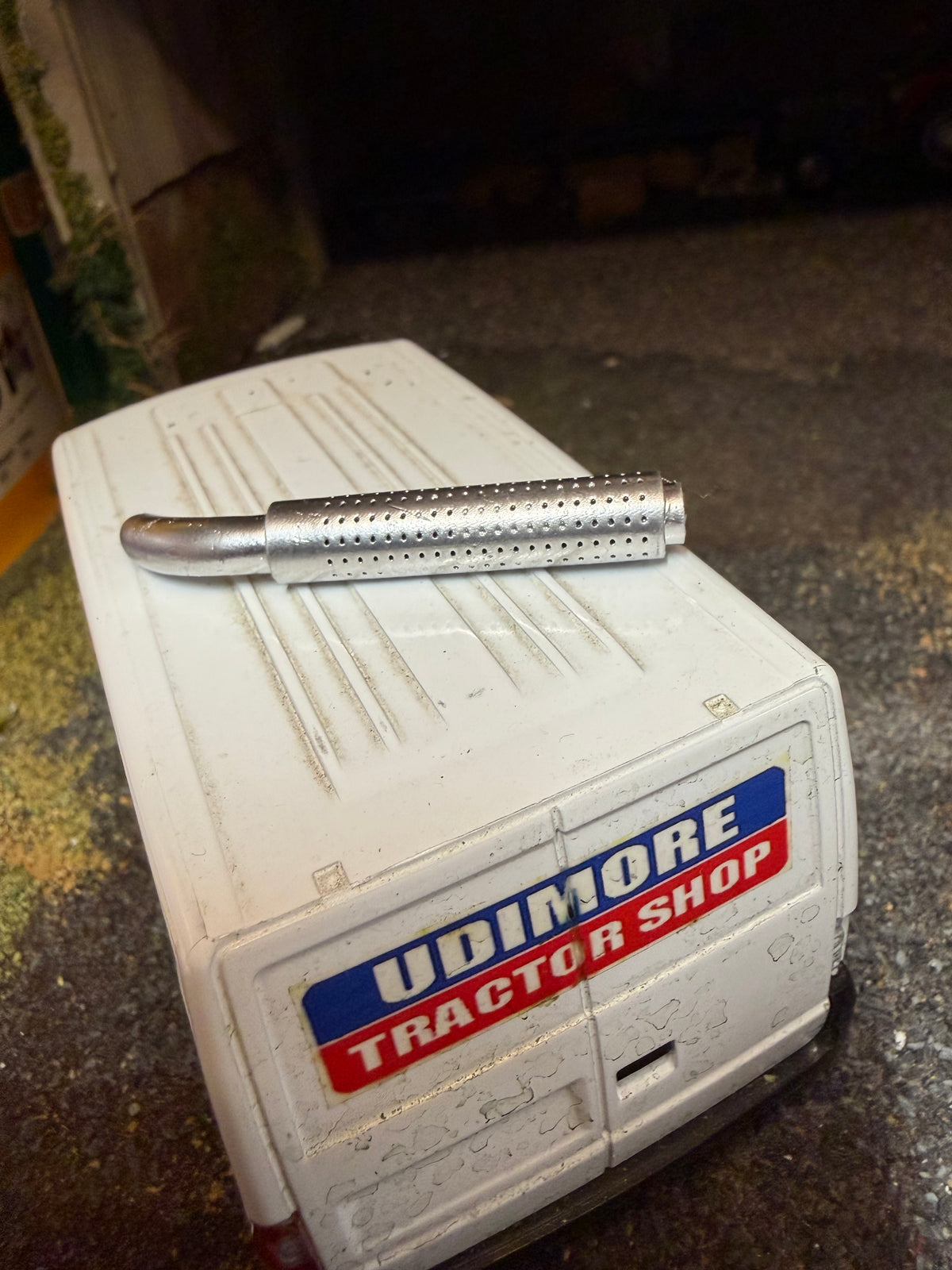 CASE Tractor Straight Pipe Exhaust with Heat Shield & CASE Logo – Stainless Steel – 1:32 Scale