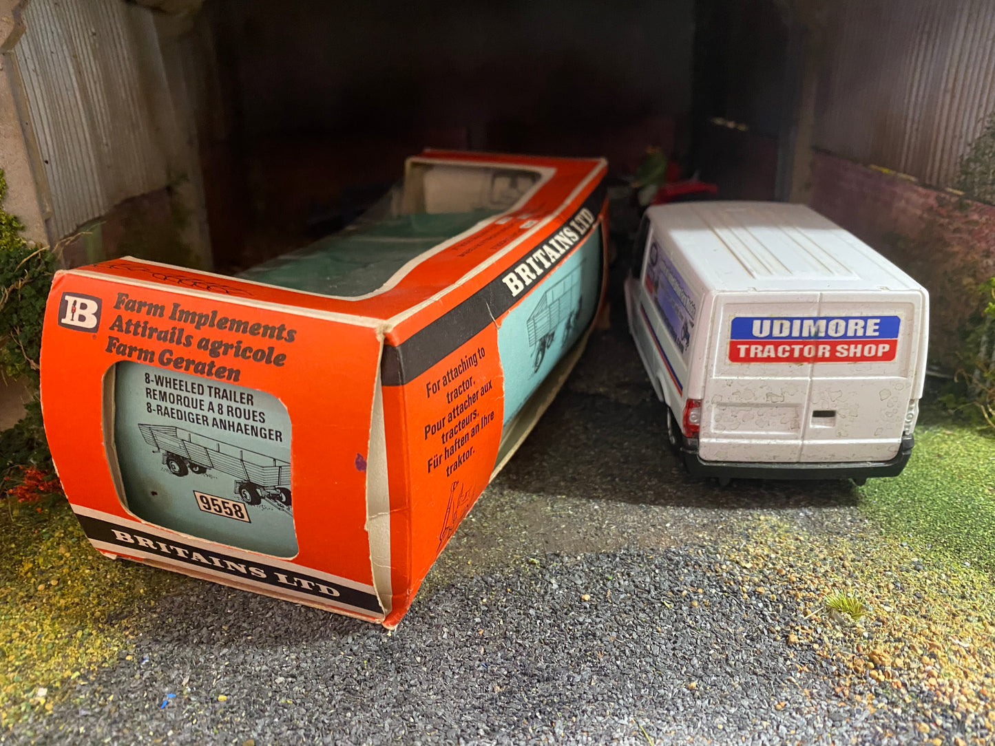 9558 Vintage Britains 8 wheeled trailer 1:32 scale boxed