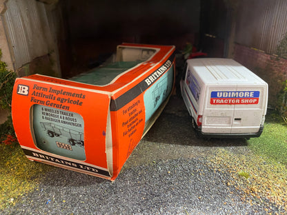 9558 Vintage Britains 8 wheeled trailer 1:32 scale boxed