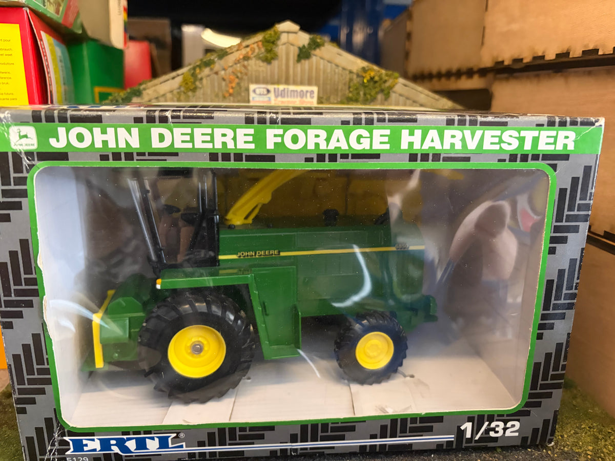 RARE ERTL John Deere 6850 Forage Harvester – 1:32 Scale Boxed Complete – No. 5129