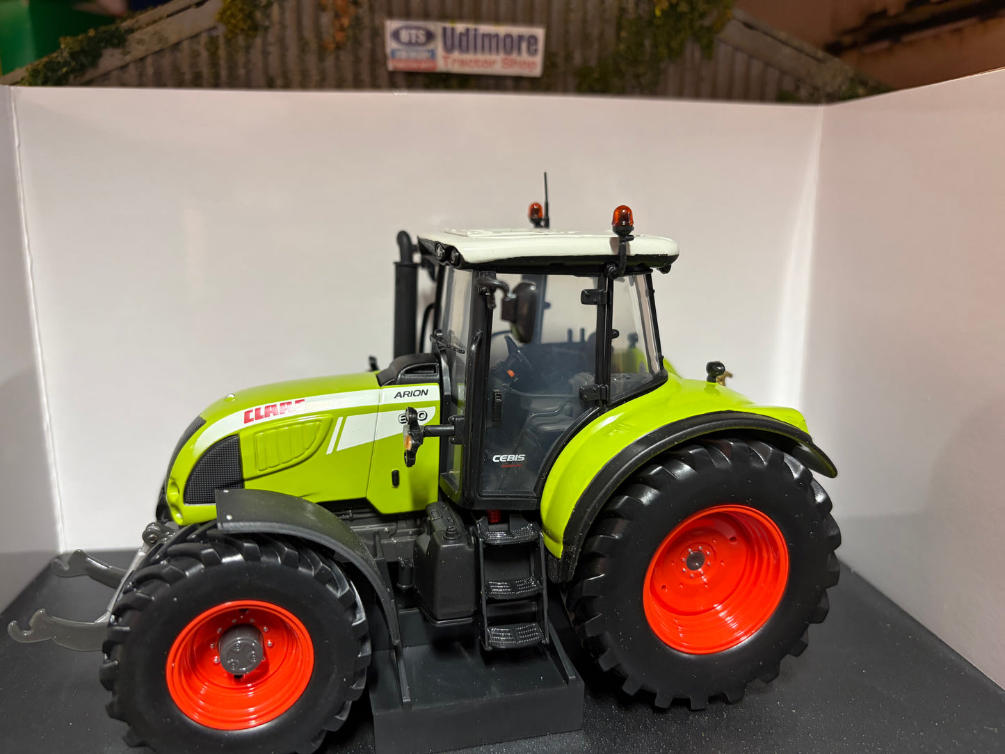 Universal Hobbies CLAAS Axion 640 Tractor Dealer Box Boxed 1:32 Scale vintage