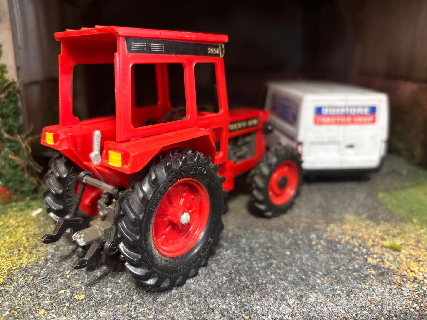 9521 Britains Volvo BM Tractor obsolete VINTAGE 1:32s scale