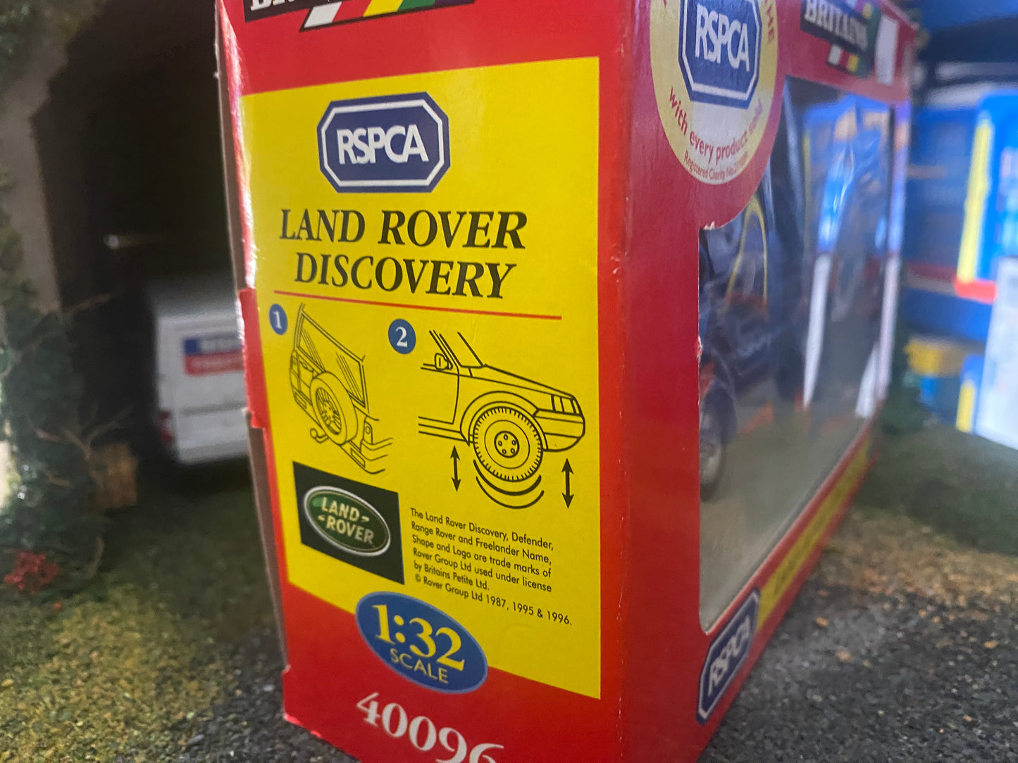 Britains RSPCA Land rover Discovery 1:32 scale 40096 obsolete