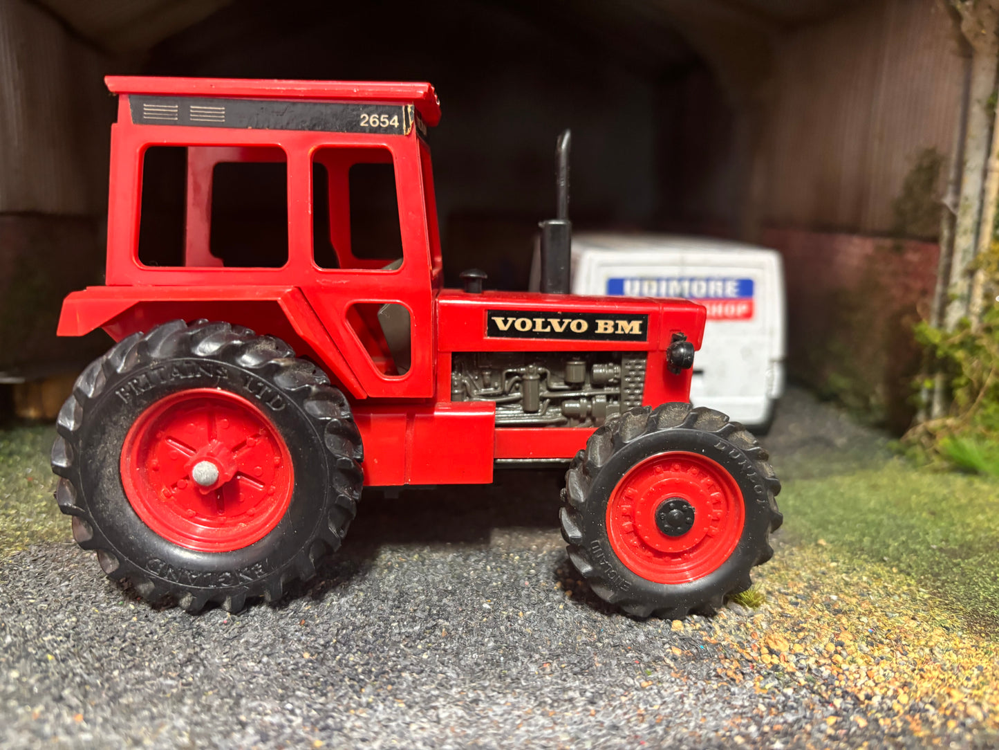 9521 Britains Volvo BM Tractor obsolete VINTAGE 1:32s scale