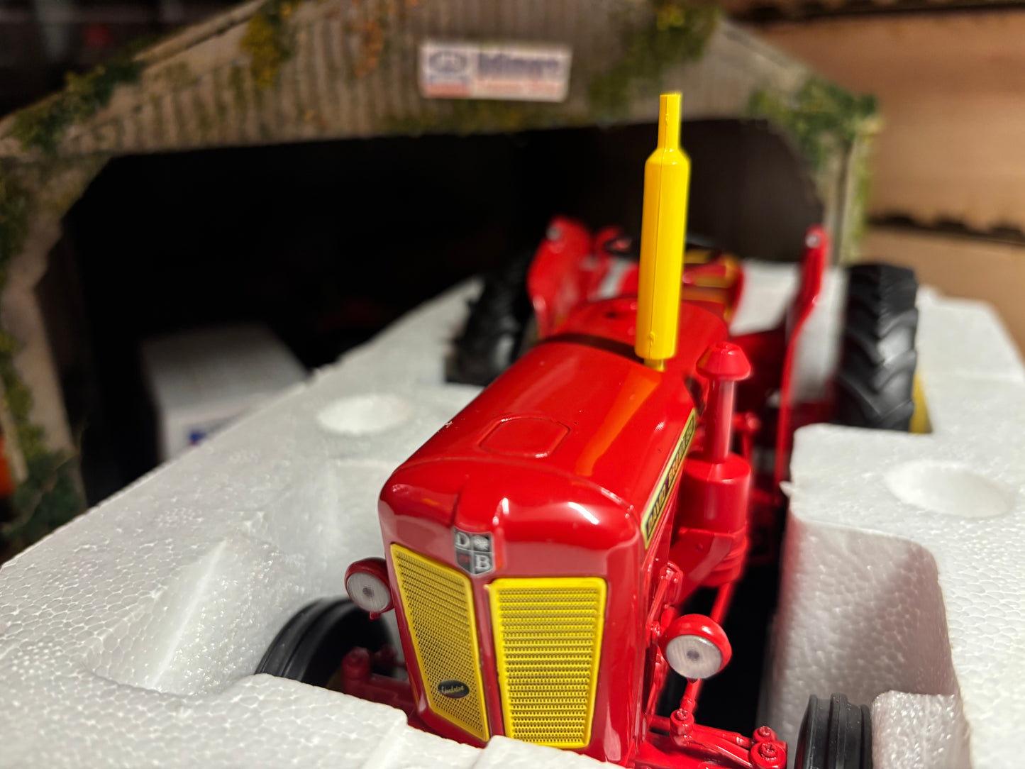 4997 Universal Hobbies David Brown 950 Implematic Tractor BOXED 1:16 scale