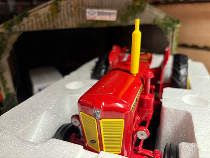 4997 Universal Hobbies David Brown 950 Implematic Tractor BOXED 1:16 scale