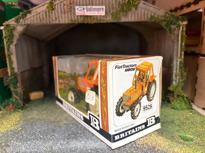 Vintage Britains Fiat 880DT Orange Tractor 9528 Original Straw Box Obsolete 1:32 Scale