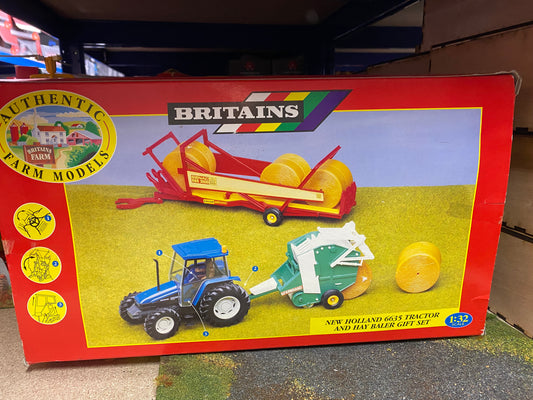9670 Vintage Britains New Holland 6635 Tractor Baler krone gift set 1:32 scale boxed obsolete