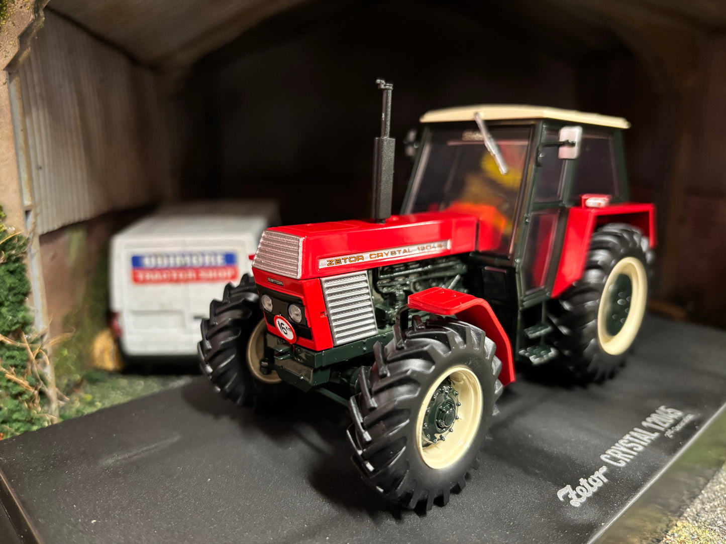 Limited Edition Universal Hobbies Zetor Crystal 12045 Gen 2 Tractor BOXED 1:32 scale UH6886