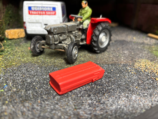 Britains Massey Ferguson 135 Tractor red bonnet 1:32 scale