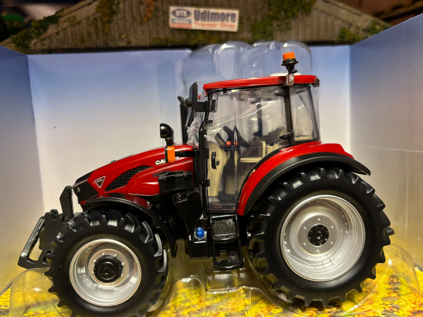 Britains CASE Farmall 120C Tractor 1:32 scale New BOXED 43428