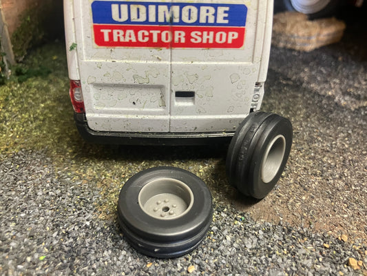 04223 Set of 2 Front wheels 2wd Artisan32 farm machinery 1:32 scale