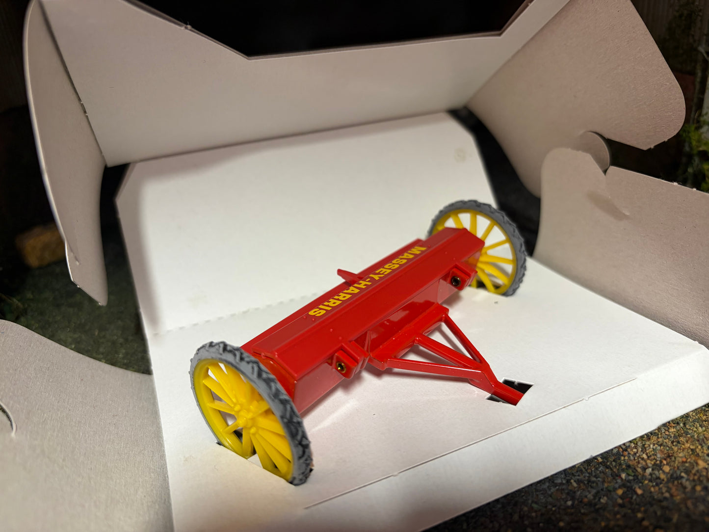 Limited Edition Massey Harris Fertiliser Spreader 1:32 scale boxed Siku