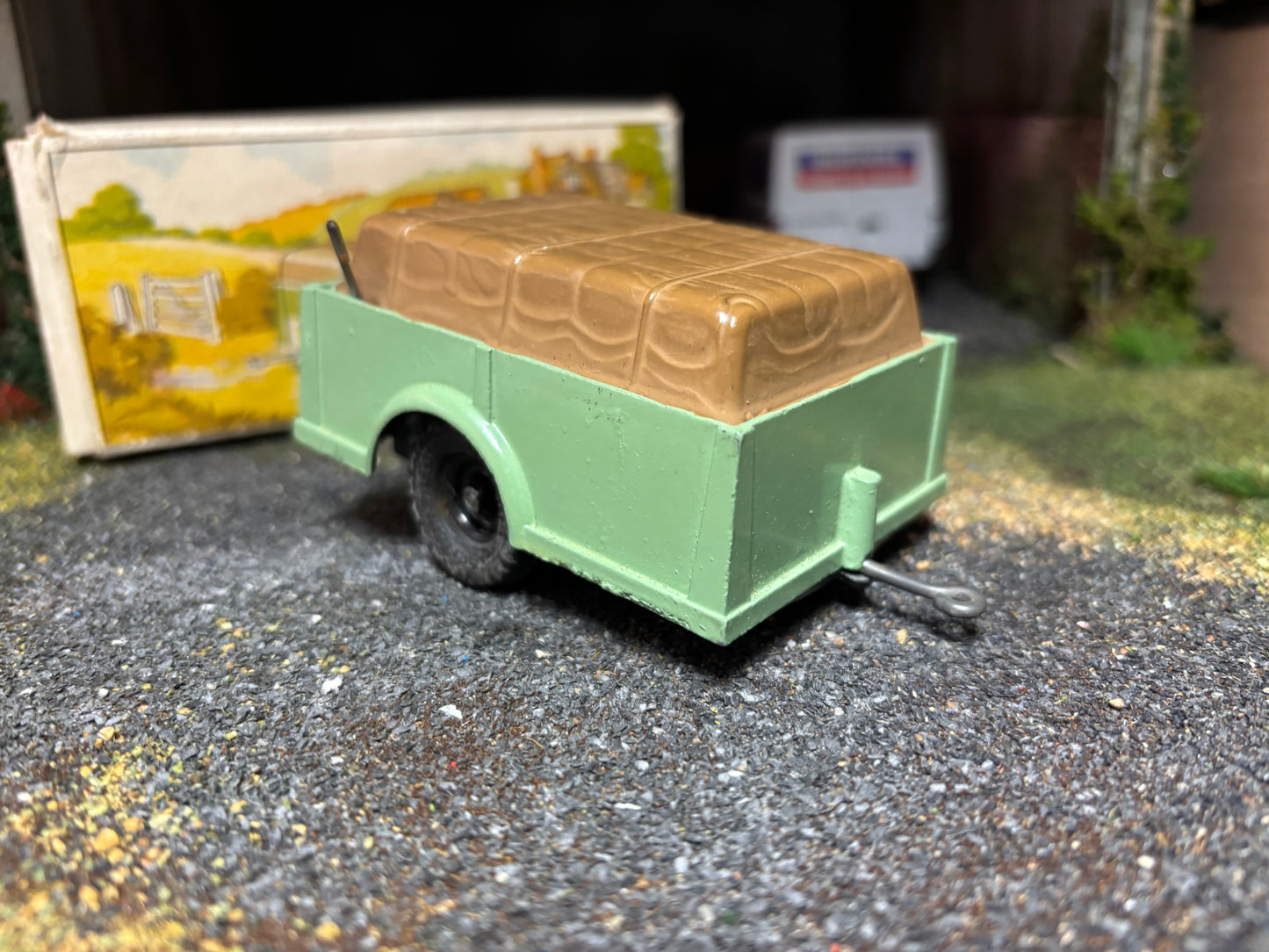 2041 Vintage Britains Clockwork Trailer 1:32 scale obsolete Still works