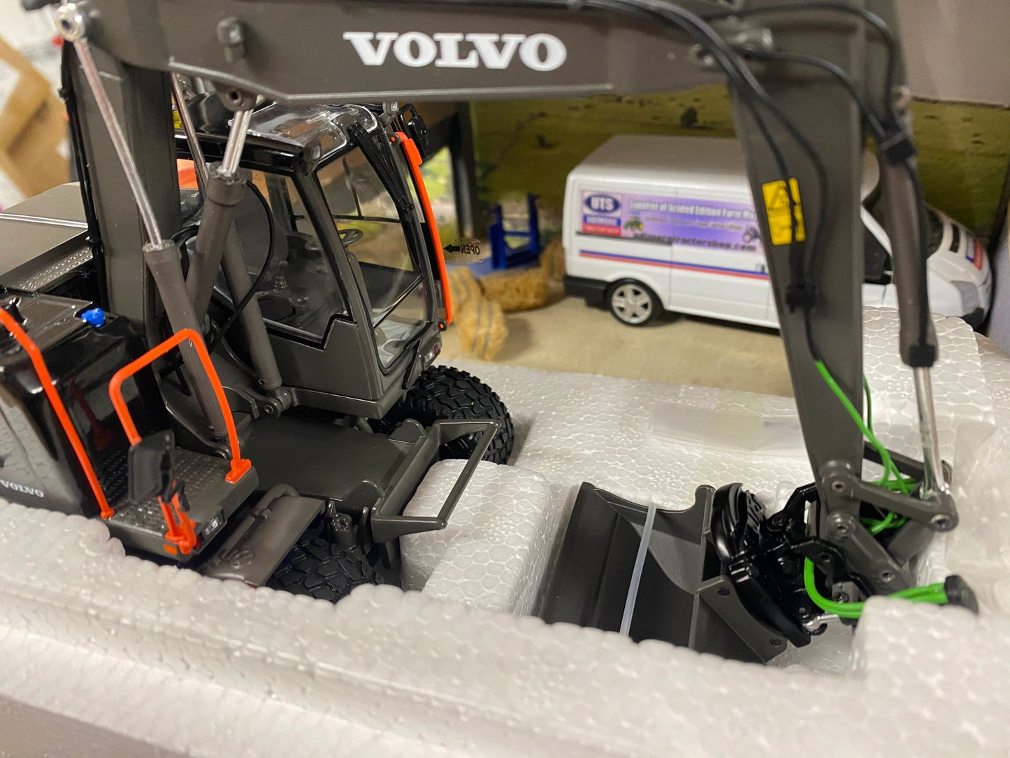 BLACK Volvo EWR150E Excavator Nokian 1:32 scale AT Collections Limited Edition Image 4