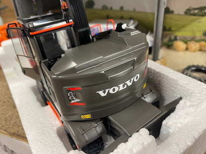 BLACK Volvo EWR150E Excavator Nokian 1:32 scale AT Collections Limited Edition Image 6