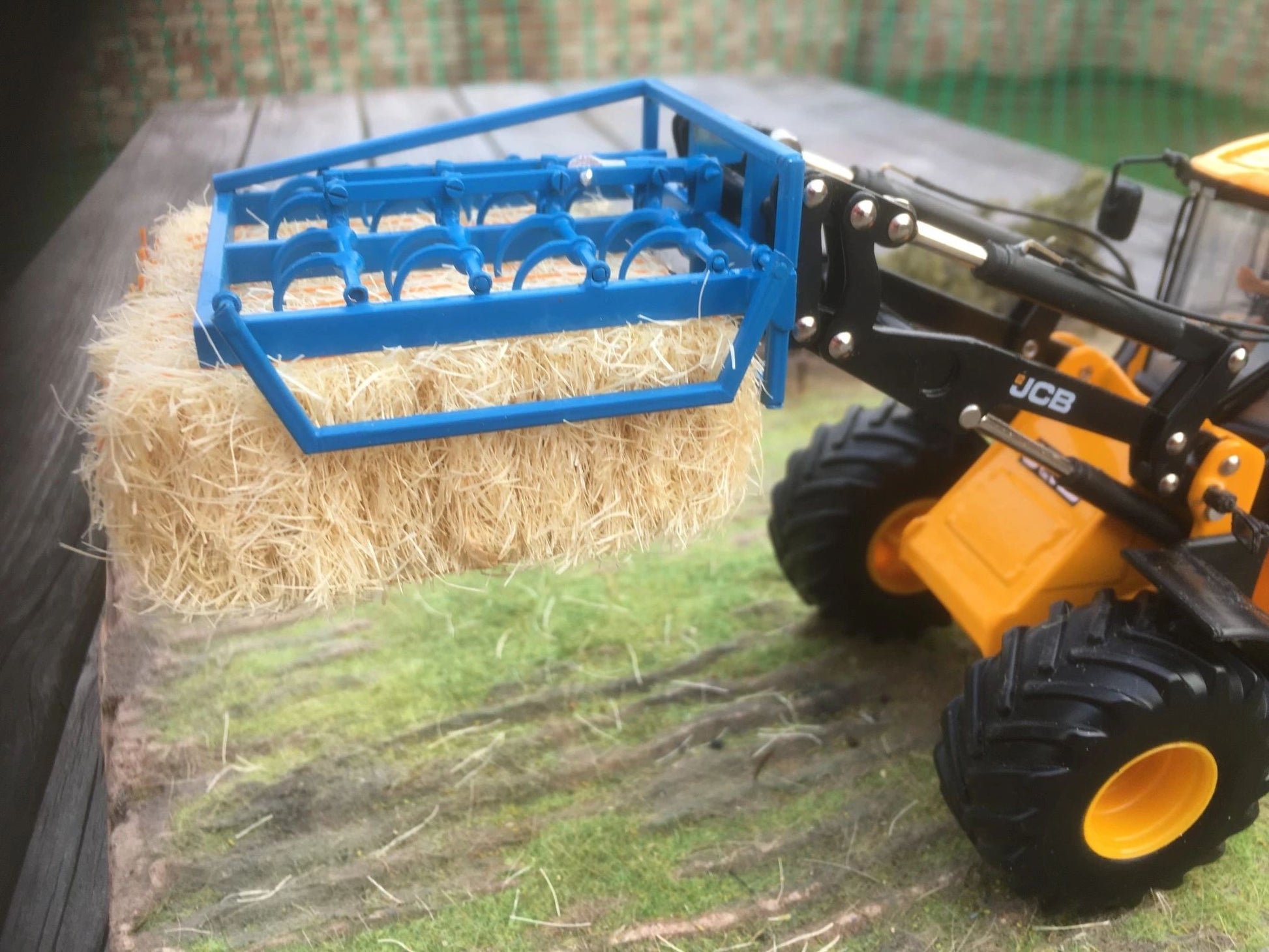 BLR Models Laser cut BRASS Scratch built Cook Flat 8 bale grab 1:32 scale Image 7