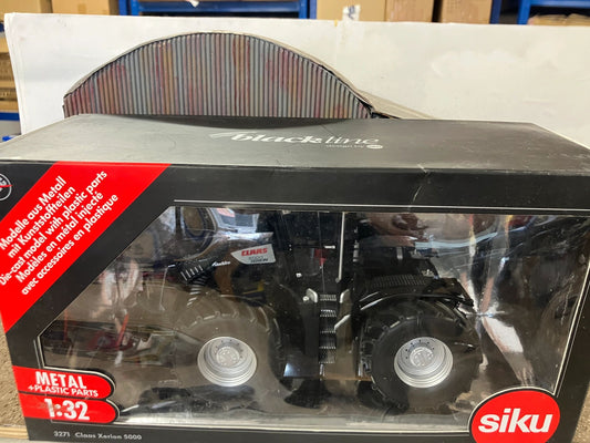 Blackline Claas Xerion 5000 Tractor 1:32 scale boxed Siku Image