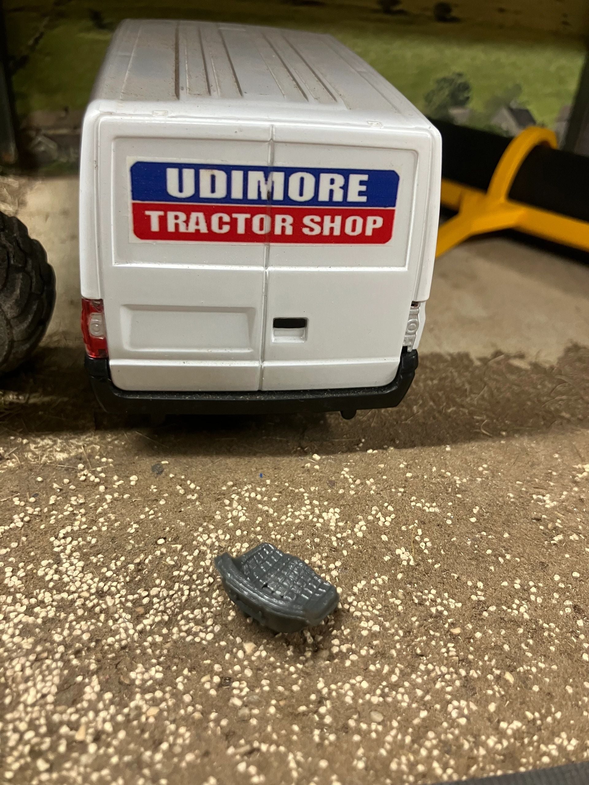 Britains Black Tractor Driver Seat Massey Ferguson 595 1:32 scale Image 3