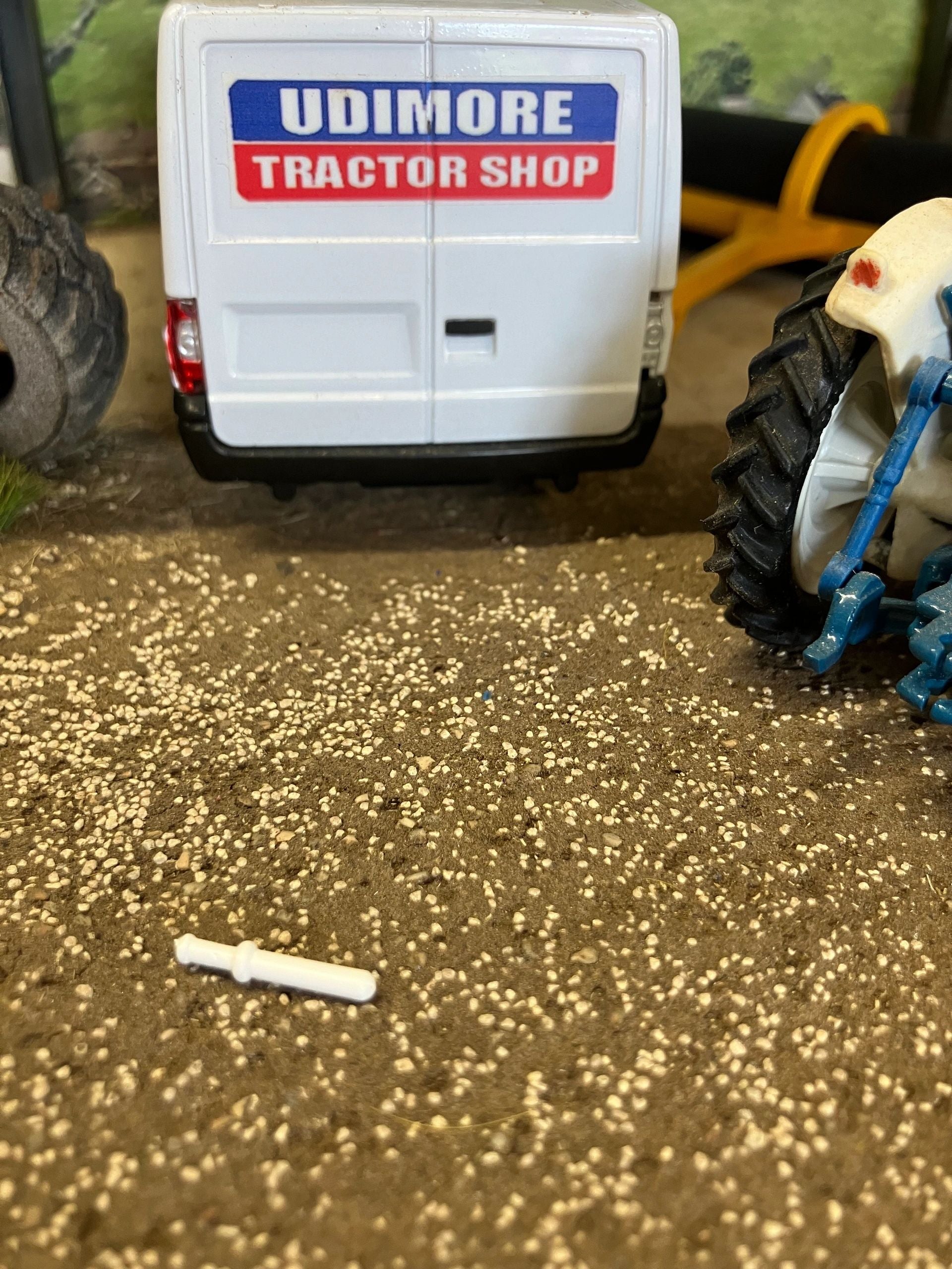 Britains Draw bar pin tow bar Ford 5000 super major Fordson DDN E27 Major Massey Ferguson 135 Tractor 1:32 scale Image 2