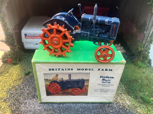 Britains Fordson Major Spud wheels 1:32 scale boxed 127F Image