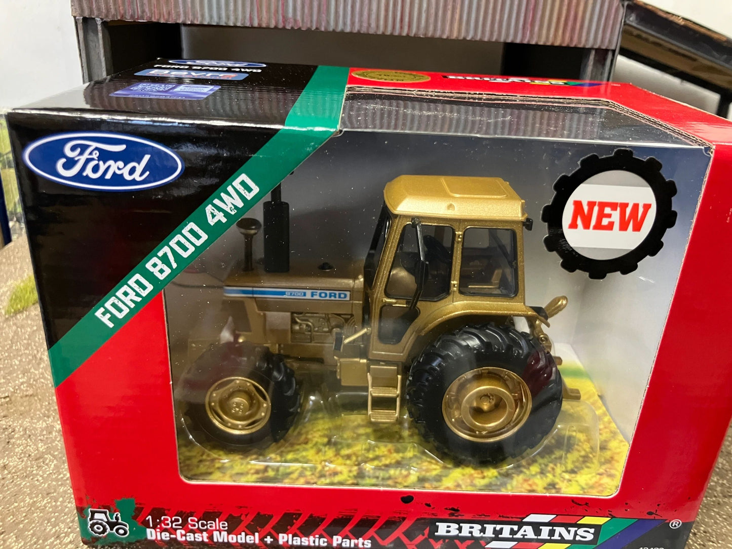 Britains GOLD Ford 8700 4wd Tractor 1:32 scale New Limited Edition Image 3