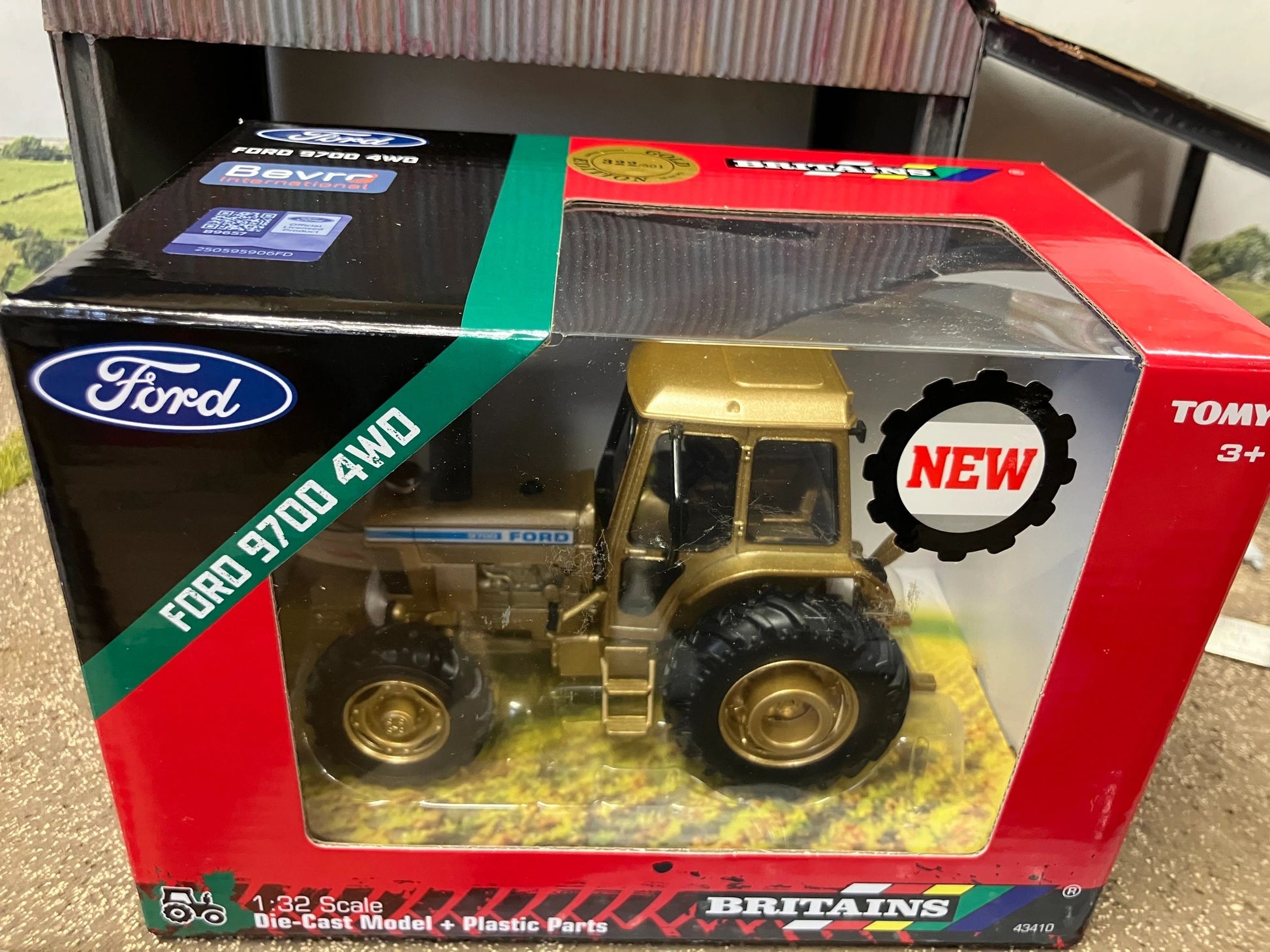 Britains GOLD Ford 9700 4wd Tractor 1:32 scale New Limited Edition Image 3