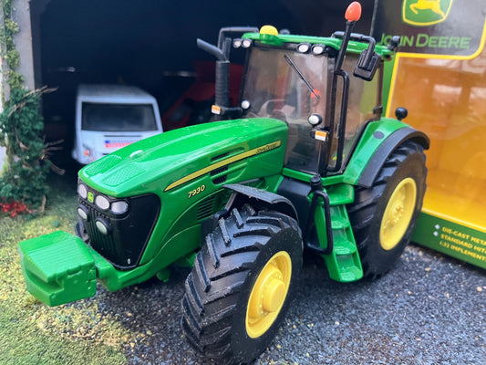 Britains John Deere 7930 Tractor 1:32 scale boxed 42266 Image